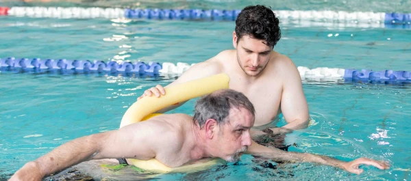 مقایسه آب درمانی و فیزیوتراپی سنتی